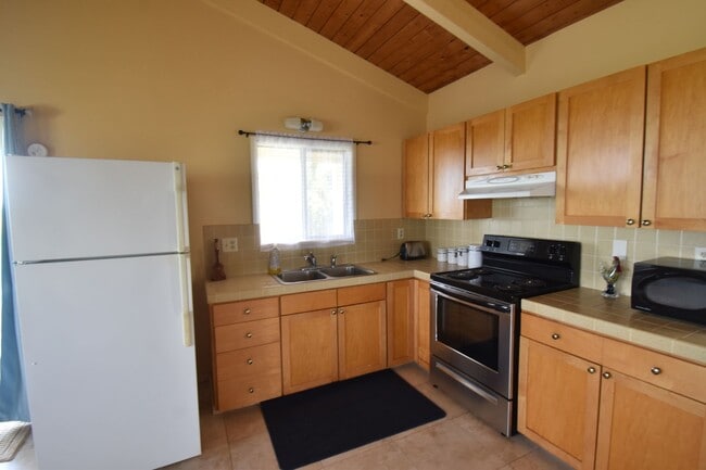 Building Photo - Furnished 1 Bedroom 1 Bathroom Ohana