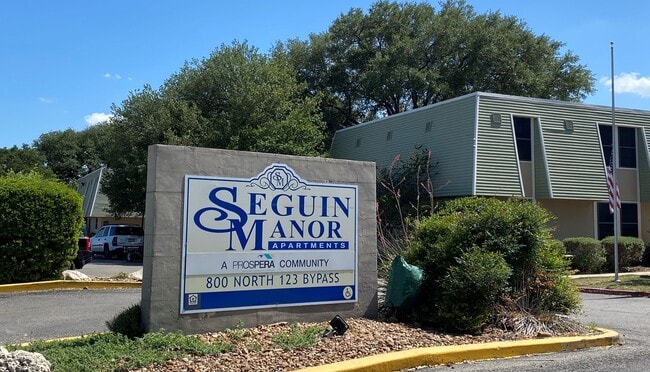 Foto del edificio - 800 N Hwy 123 Bypass