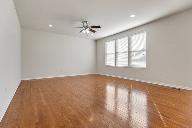 Foto del edificio - 3451 Birch Ln