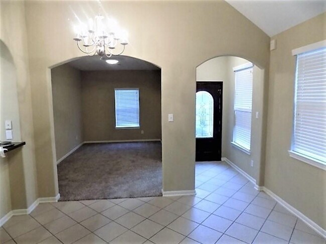 Building Photo - 10006 Tulip Trails Ct