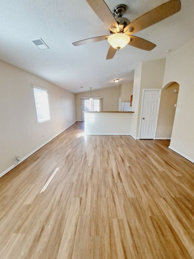 Building Photo - 2 Bedroom 1 Bathroom with Fenced in yard