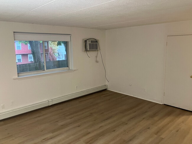 Building Photo - 287 Commercial St