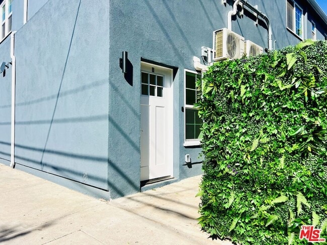 Foto del edificio - 938 W Glenoaks Blvd