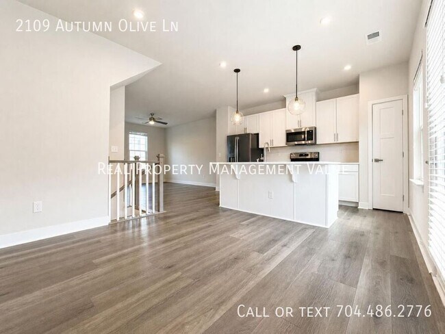 Foto del edificio - 2109 Autumn Olive Ln