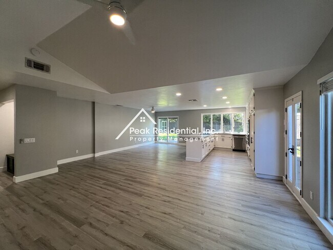 Building Photo - Wonderful 3bd/2ba Sacramento Home with Gar...