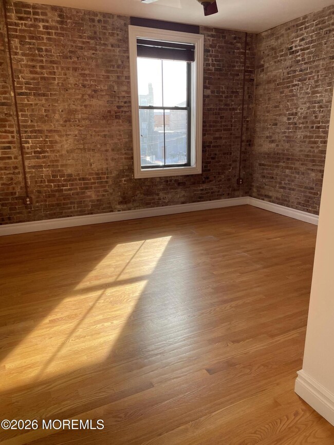 Building Photo - 8 E Front St