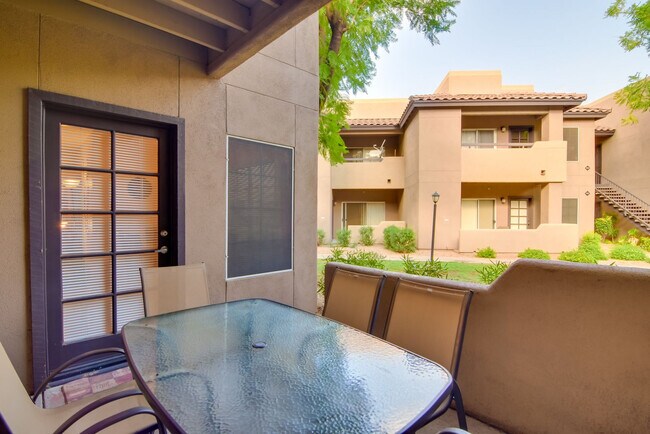 Foto del edificio - 9450 E Becker Ln