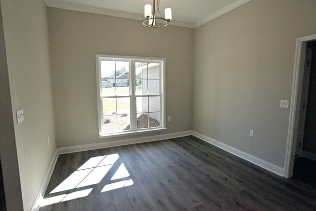Building Photo - Stunning 4-Bedroom Home with Modern Amenit...
