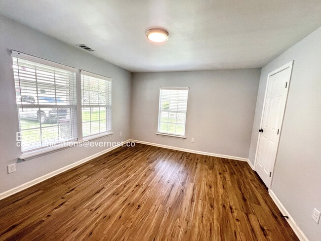 Building Photo - 300 Kimball Loop