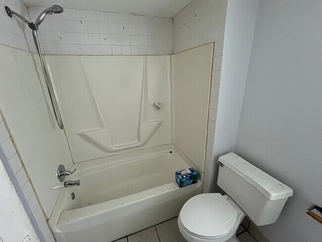 Foto del edificio - 769 Sherman Ave Ave