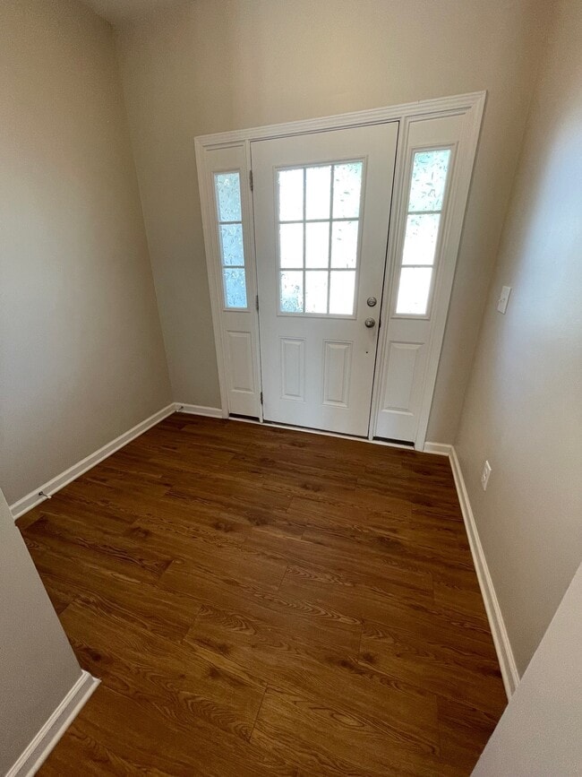 Entry - 112 Hawkstone Dr