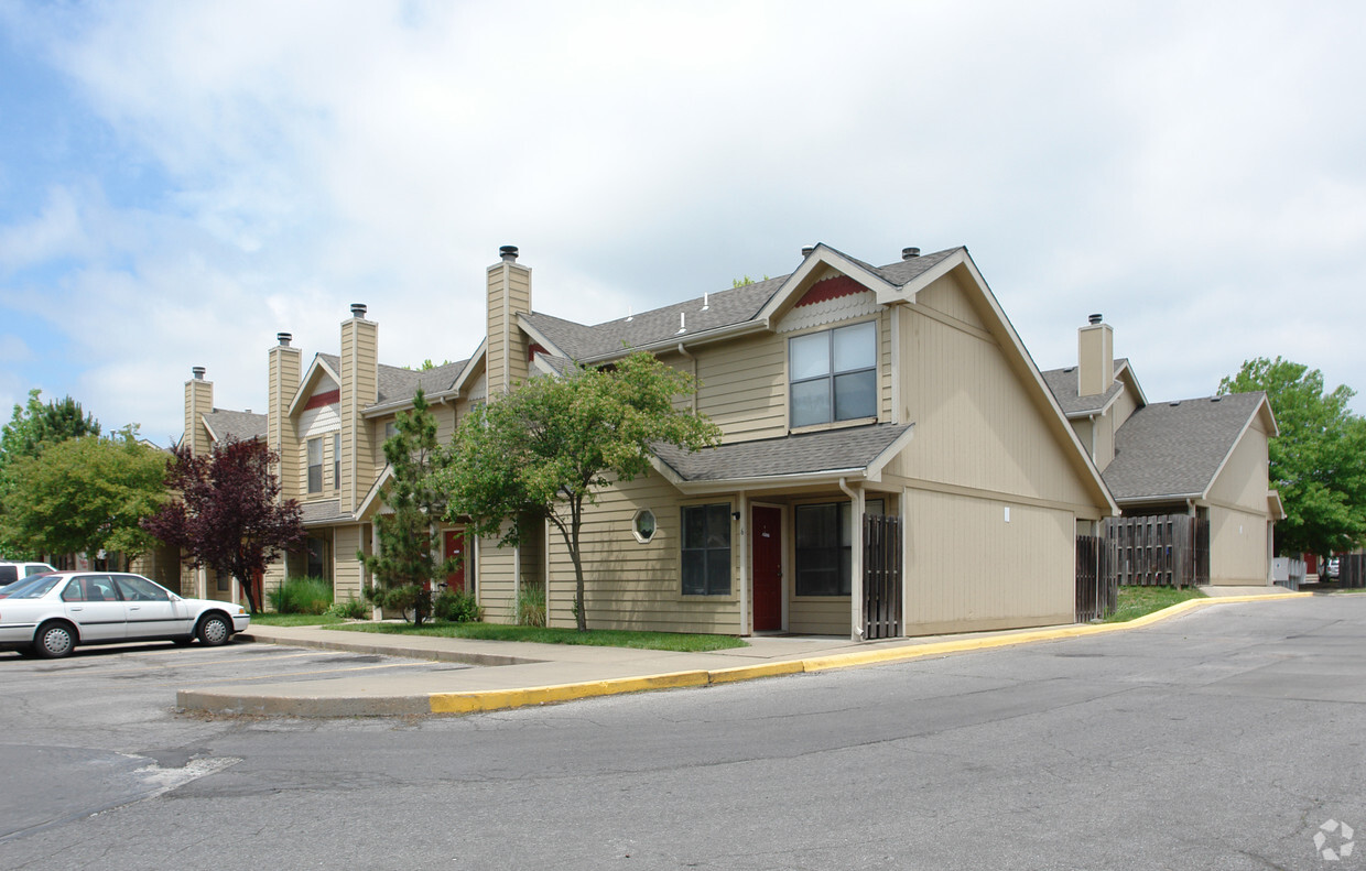 Primary Photo - Lorimar Townhomes