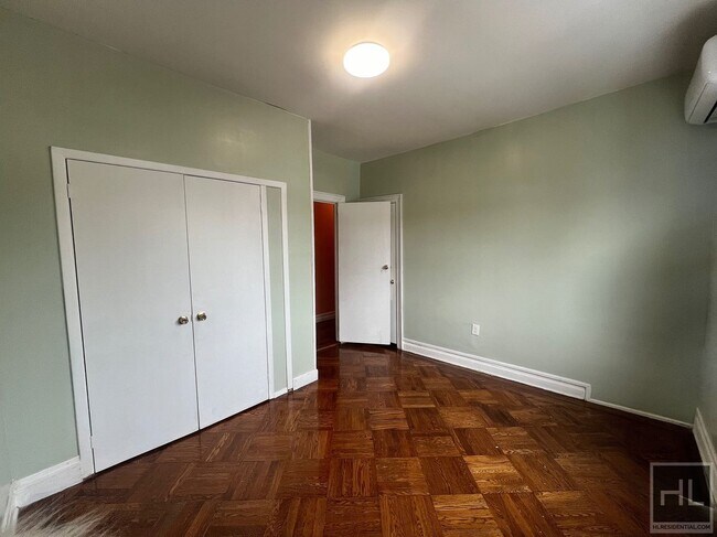 Building Photo - LARGE 3 BEDROOM NEAR KINGS PLAZA MALL