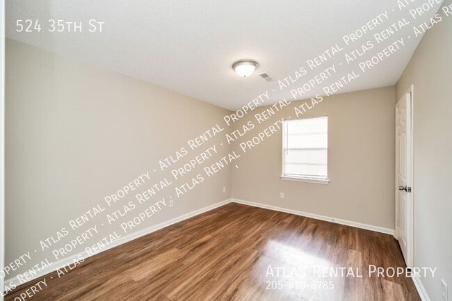Building Photo - 524 35th St
