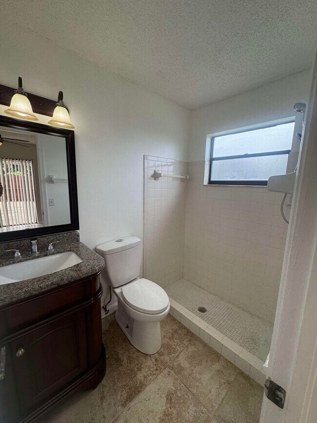 Foto del edificio - 1047 Manor Dr