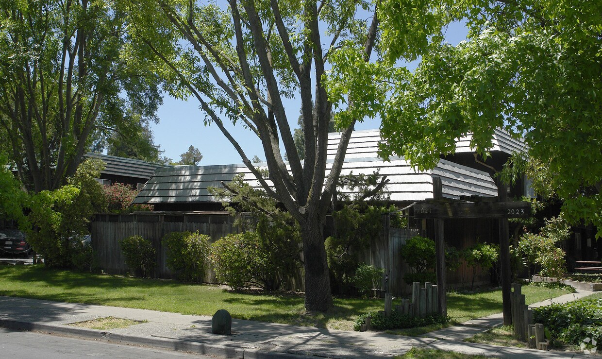 Foto del edificio - 2013 Sierra Rd