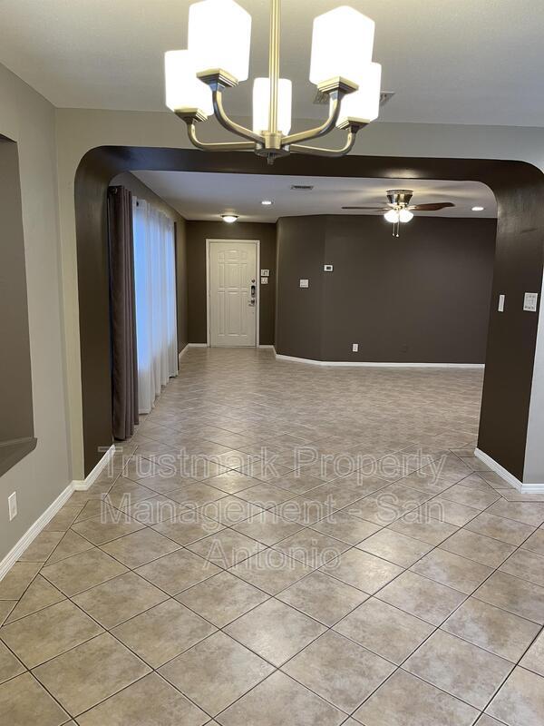 Building Photo - 8335 Bent Meadow Dr