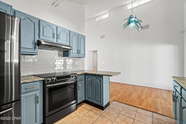 Building Photo - 421 Oleander Cir