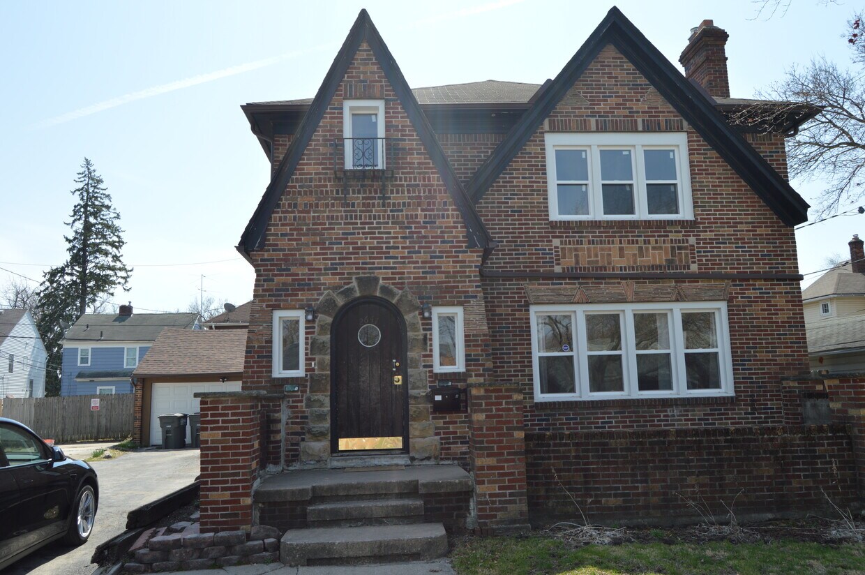 2647 Greenway St, Toledo, OH 43607 Apartments in Toledo, OH