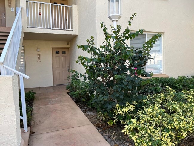 Foto del edificio - 18106 Glenmoor Dr