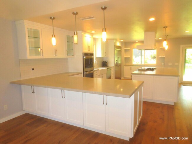 Building Photo - 3 Bd, 2 Ba Oceanside Home - New to the Ren...