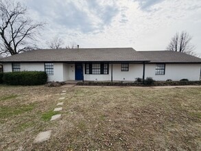 Building Photo - 1204 NE 6th St