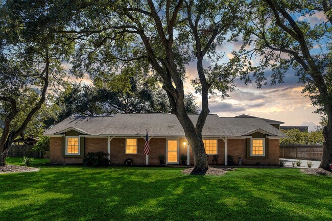 Foto del edificio - 1907 Dellore Ln