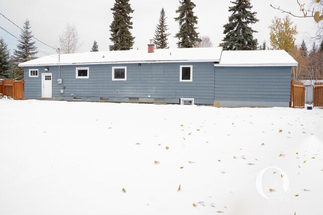 Building Photo - 4433 Wood River Dr