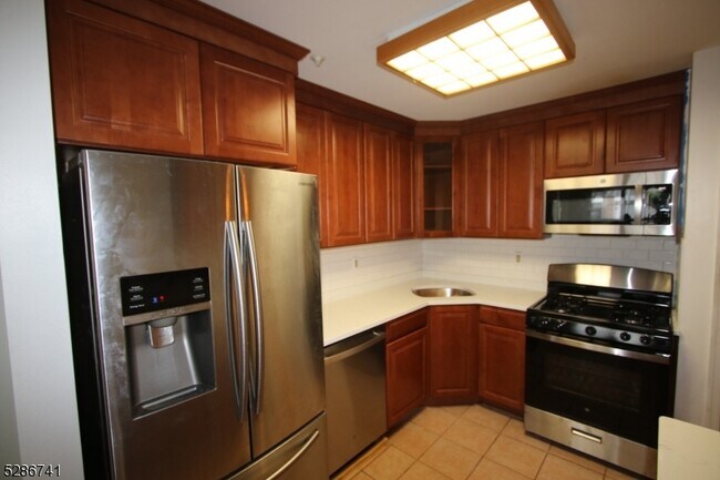 Building Photo - 30 Spruce Terrace