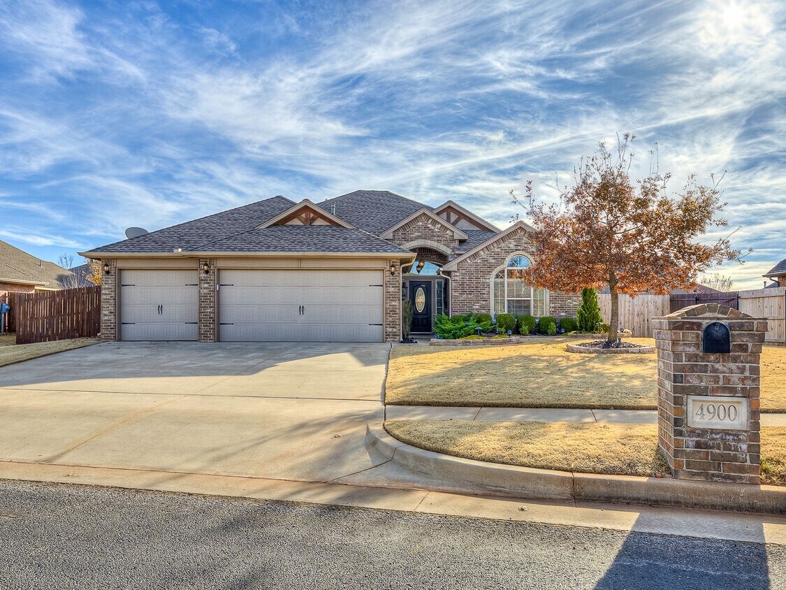 Luxury Home for lease in Lone Oaks Lakes House Rental in Edmond, OK