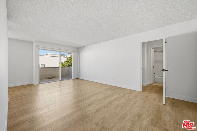 Building Photo - 1352 S Carmelina Ave