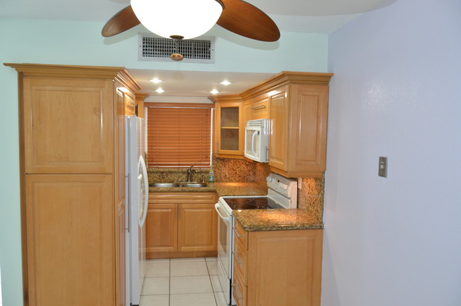 Foto del edificio - 9300 W Flagler St