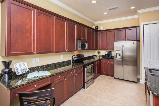 Building Photo - 158 Hidden Palms Ln