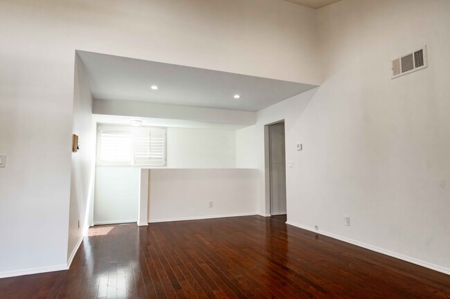 Foto del edificio - 10506 Sunland Blvd