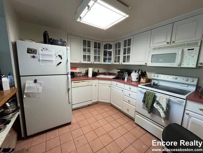 Foto del edificio - 1243 Beacon St