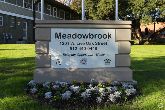 Foto del edificio - Meadowbrook Apartments