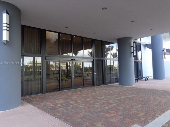 Foto del edificio - 5300 Paseo Blvd