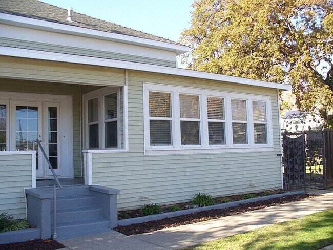 Foto del edificio - Charming 2-bedroom, 1-bath Home