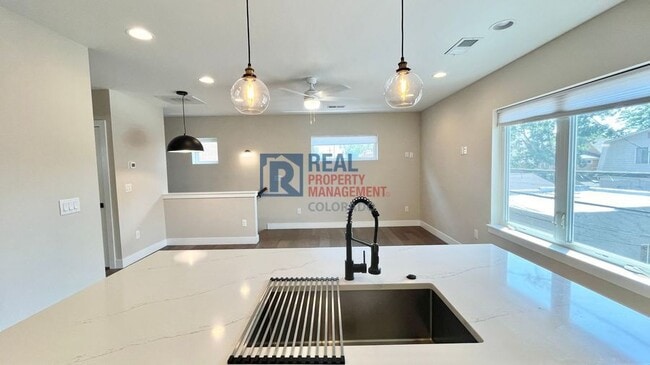 Building Photo - 127 1/2 S Pennsylvania St-