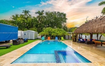 Building Photo - 348 Minola Dr