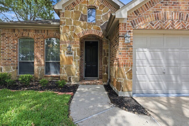 Foto del edificio - 4303 Wellington Grove Ln