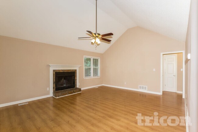 Building Photo - 2965 Windcrest Dr