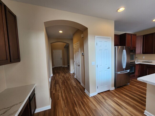 Foto del edificio - AVAILABLE NOW! Discover Comfort and Elegan...