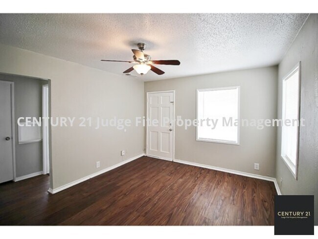 Building Photo - Affordable 2/1 in Duncanville Ready For Mo...