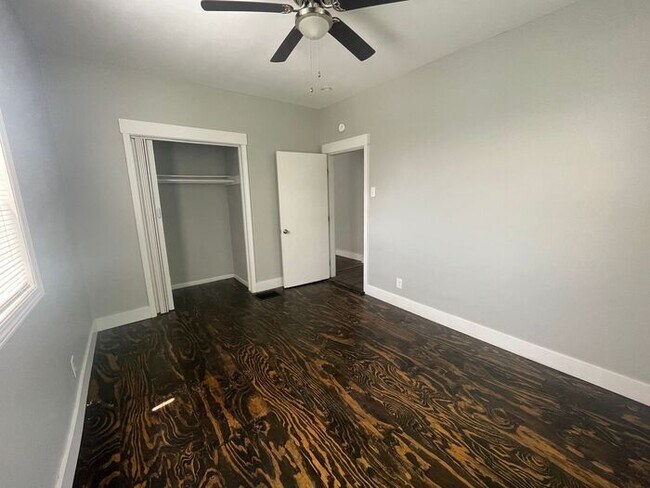 Building Photo - 3 Bedroom 1 Bathroom
