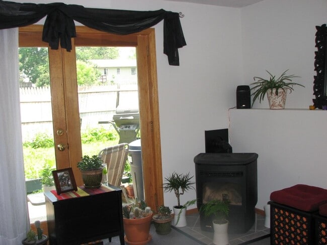 Building Photo - 26B Rochester St