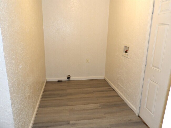 Foto del edificio - 1911 NW Andrews Ave