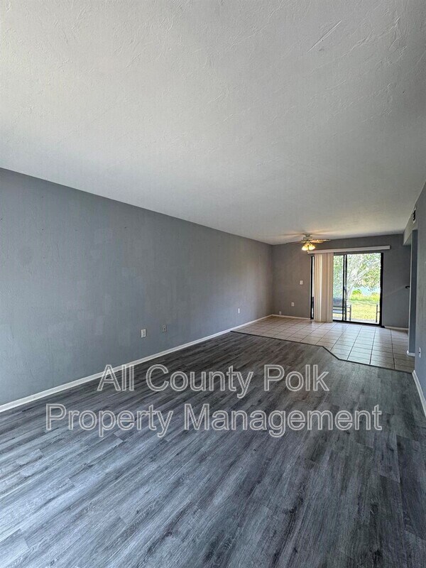 Foto del edificio - 1836 N Crystal Lake Dr