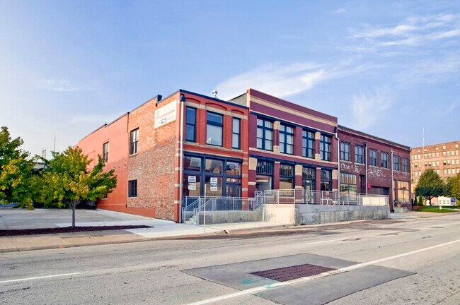 Building Photo - 1319 Leavenworth Street, Unit 204