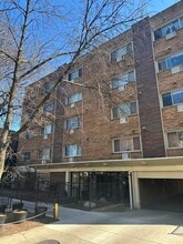 Building Photo - 1415 W Lunt Ave